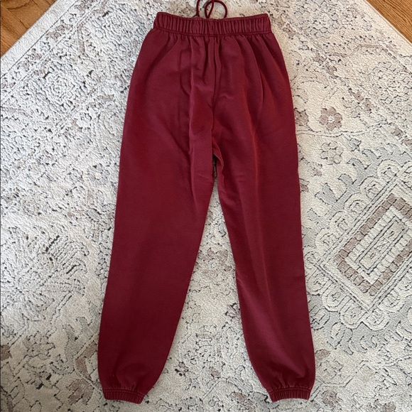 ALO Yoga women's accolade sweat set - Picture 3 of 4